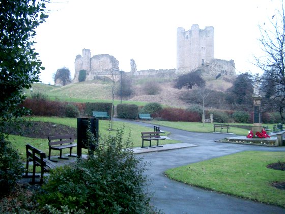 Conisbrough Castle: Misty view, from the park